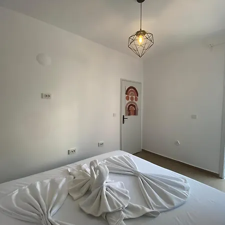 Toni House 407